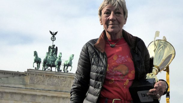 Heidi Hetzer am Brandenburger Tor