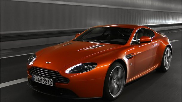 Der Aston Martin V8 Vantage ist eine elegante Erscheinung.
