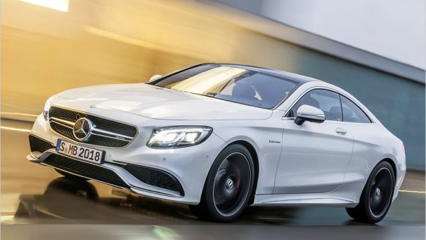 Das Mercedes S 63 AMG Coupé kennzeichnen sichtbar extragroße Lufteinlässe.