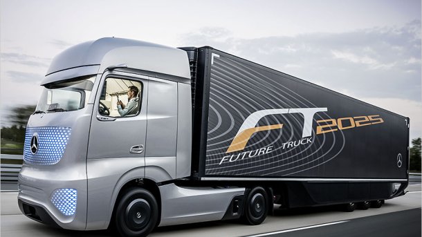 Mercedes stellt auf der IAA Nutzfahrzeuge 2014 in Hannover die Studie des autonom fahrenden Future Truck 2025 vor