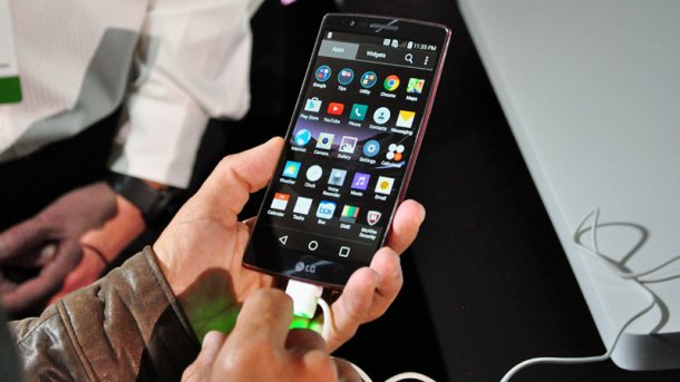 CES: LG bleibt mit dem Smartphone G Flex 2 biegsam