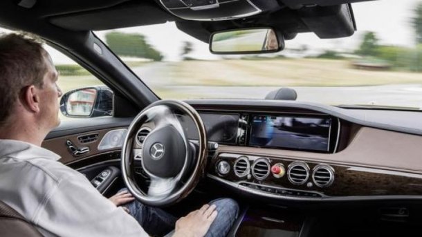 Verkehrsminister will auf Autobahn Teststrecke für autonome Autos einrichten