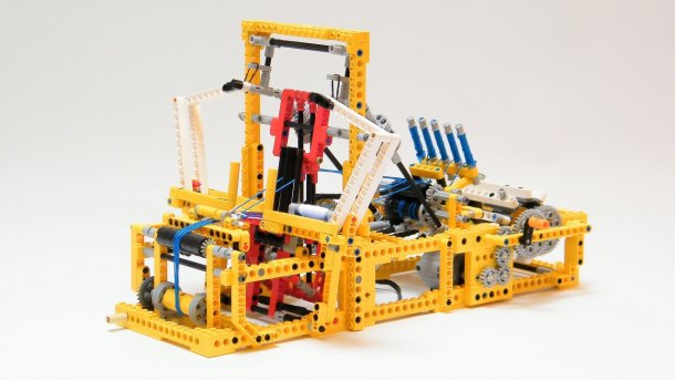 Tüftler bauen Mini-Webstuhl und 3D-Drucker aus Lego