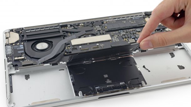 Neues 13” MacBook Pro mit "signifikant schnellerer" SSD