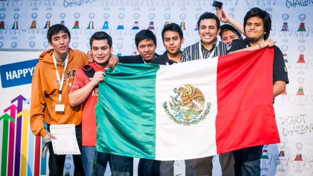 Mexikaner feiern mit Mexiko-Fahne