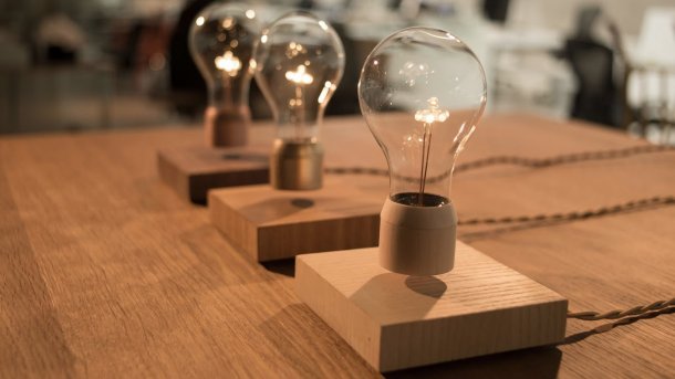 Flyte: Schwebende LED-Lampe bei Kickstarter
