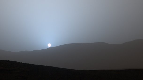 NASA-Rover Curiosity fotografiert Sonnenuntergang auf dem Mars