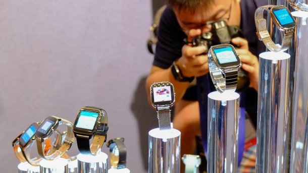 Asus ZenWatch 2: Smartwatch in zwei Größen mit Druckknopf