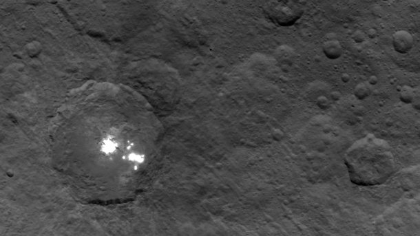 Zwergplanet Ceres: Helle Flecken bleiben rätselhaft