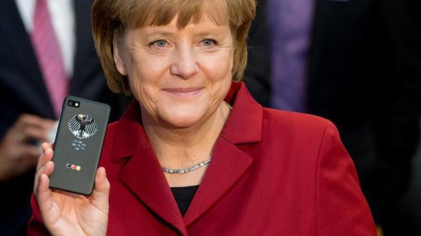 Angela Merkel mit Handy