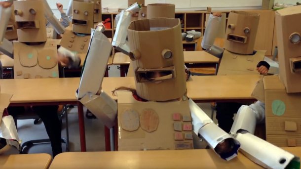 Wenn Roboter aus Pappe Kraftwerk spielen