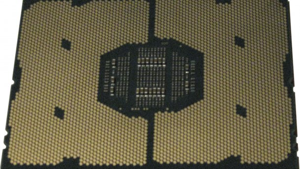 Intel-Prozessorfassung "Socket P" mit 3500 Kontakten
