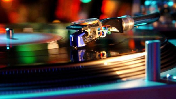 CES 2016: Plattenspieler: Die Wiederkehr des Vinyls