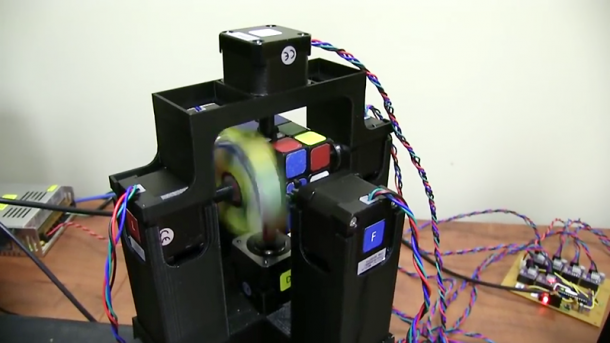 Roboter löst Rubiks Cube