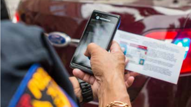 Vernetzte Polizei: Datenbrille und Smartphone-App für die Verbrecherjagd