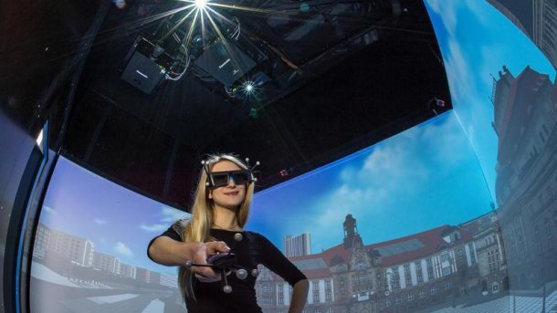3D-Cube: Virtual Reality auf Rädern
