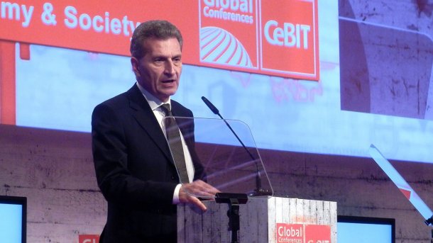 Günther Oettinger besucht die CeBIT 2016