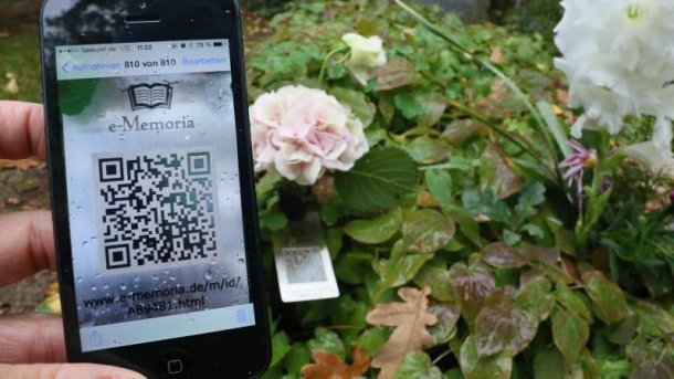 QR-Codes auf Gräbern