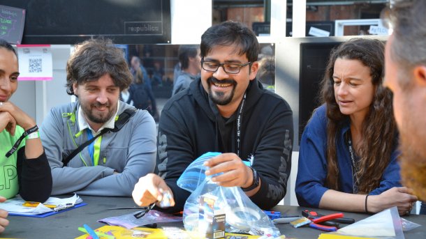 re:publica: Schwimmende Fablabs, Wearables aus Bakterien und Computer als Architekten