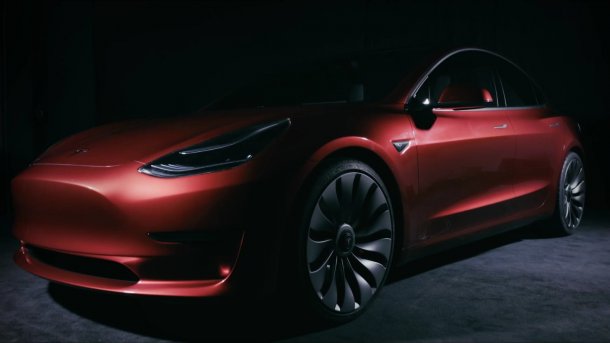 Audi-Manager soll Teslas E-Auto-Produktion beschleunigen