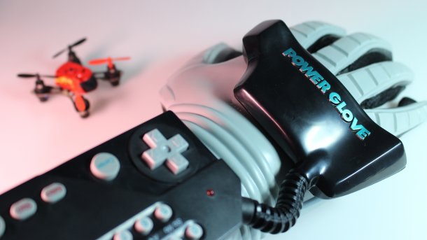 Neues Innenleben für Nintendo Power Glove: Drohnen steuern per Handgesten
