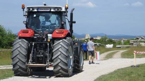 Roboterschau Elrob: Menschen verfolgen und dann hin und her durchs Gelände