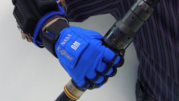 Weltraumhandschuh RoboGlove soll in Fabriken zum Einsatz kommen