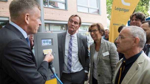 Leipziger Straßenlaternen dienen als Ladestationen für Elektroautos