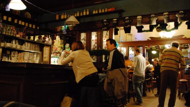 Pub als Faradayscher Käfig: Mit Metall-Abschirmung Smartphones ausgesperrt