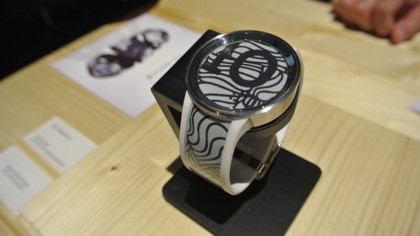 Sony: Chameleon-Uhr mit E-Paper-Displays im Armband