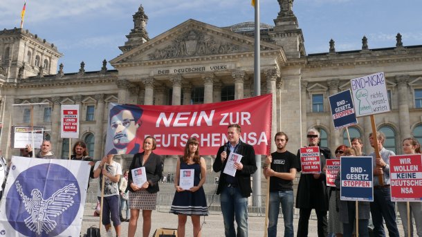 Demonstranten gegen BND-Gesetz: "Nein zur deutschen NSA"