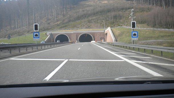 Neues System warnt vor Geisterfahrern im Autobahntunnel