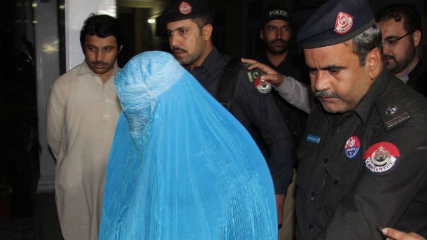 Pakistan schiebt "Mädchen mit grünen Augen" nach Afghanistan ab