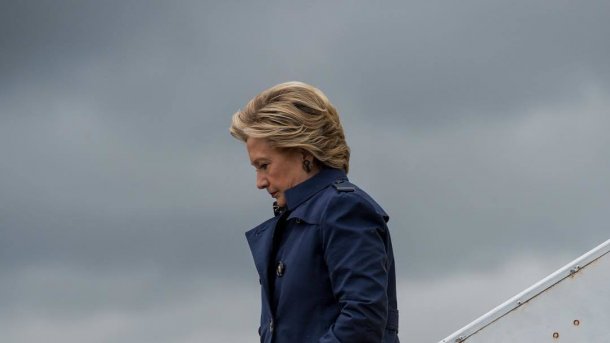 Hillary Clinton schaut streng
