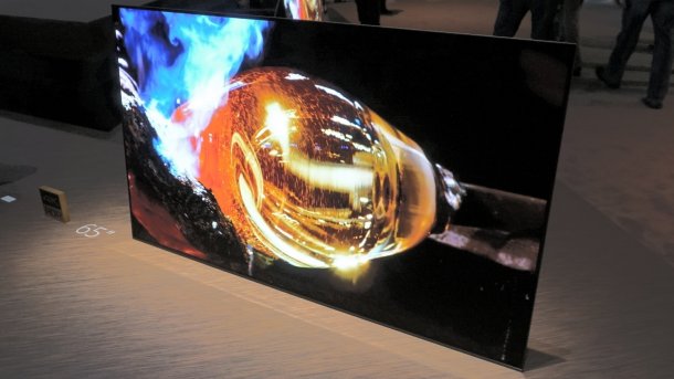 Sony zeigt TV-Flaggschiff mit OLED-Display und überraschendem Soundkonzept