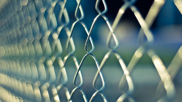 Urteil: Gefängnisse müssen Häftlingen nicht generell Internet ermöglichen