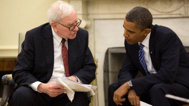 Warren Buffet (links) mit dem ehemaligen US-Präsidenten Obama.