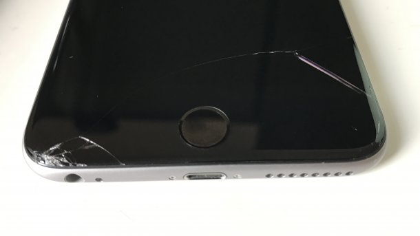 iPhone mit defektem Display