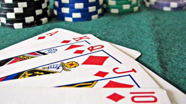 Poker-KI DeepStack braucht nur einen PC um Profispieler zu schlagen