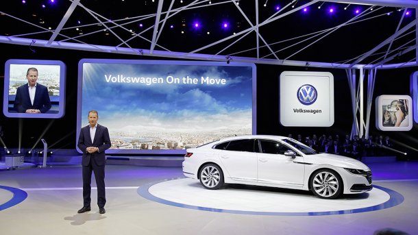 VW-Kernmarke bleibt 2016 schwach – Vorstände treten bei Gehalt kürzer