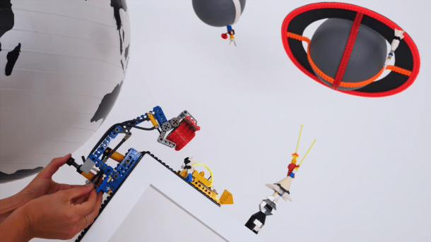 Lego-Kran mit Nimuno-Klebeband