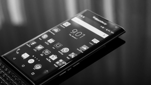 Blackberry reduziert Verluste – Umsatz sinkt weiter