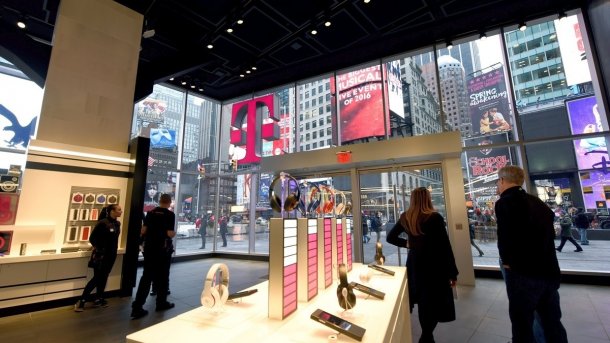 T-Mobile US räumt bei Frequenzversteigerung in den USA ab
