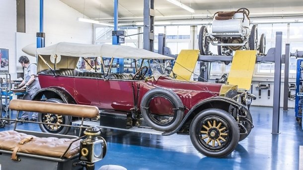Im Mercedes Classic Center Fellbach  