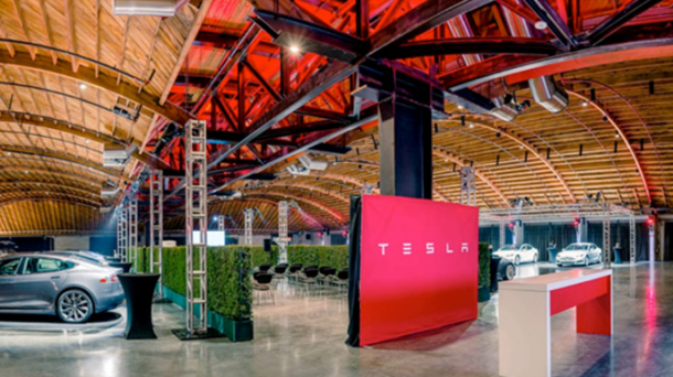 Elektroautos: Tesla verdoppelt Umsatz und steigt tiefer in die roten Zahlen