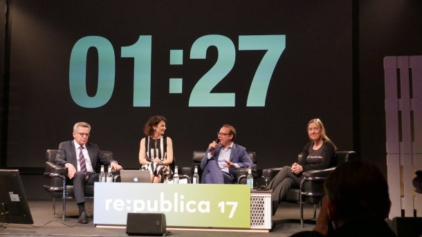 re:publica: Innenminister stellt sich der Kritik -- und versteht sie nicht