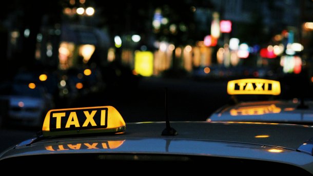 EU-Gutachter: Für Uber gelten gleiche Regeln wie für Taxi-Firmen