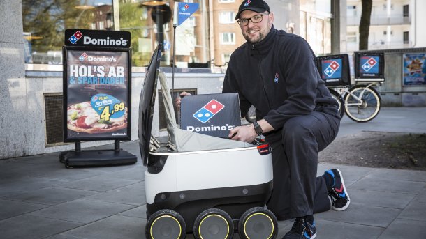 Lieferroboter bringen Pizza in Hamburg Ottensen