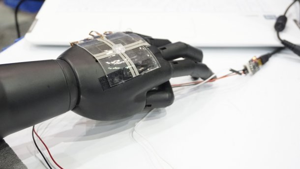 Datenhandschuh mit Sensoren aus dem Tintendrucker