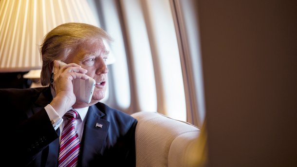 Trotz Sicherheitsbedenken: Trump verteilt Handynummer an Amtskollegen